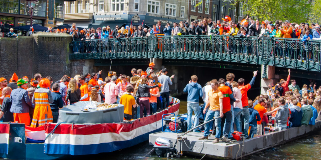 On sharing and withholding information: the #1 takeaway from King’s Day and soccer games